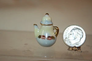 Cafetera miniatura de porcelana fina Jo Parker para casa de muñecas rosas rosas azules y doradas - Imagen 1 de 8