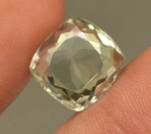 Pietra preziosa kunzite verde naturale dall'Afghanistan 10,30 ct - Foto 1 di 5