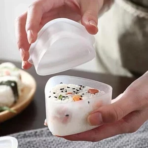Kitchen Sushi Mould - Triangle Onigiri Rice Ball Maker & Bento Tool - Foto 1 di 10