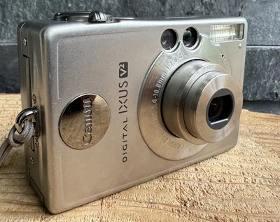 Canon Digital Ixus V2  2.0MP Digitalkamera - Bild 1 von 4