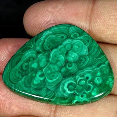 70.10Cts 100% Natural Green Malachite Fancy Cabochon Gemstone 30X39X4MM - Image 1 of 4