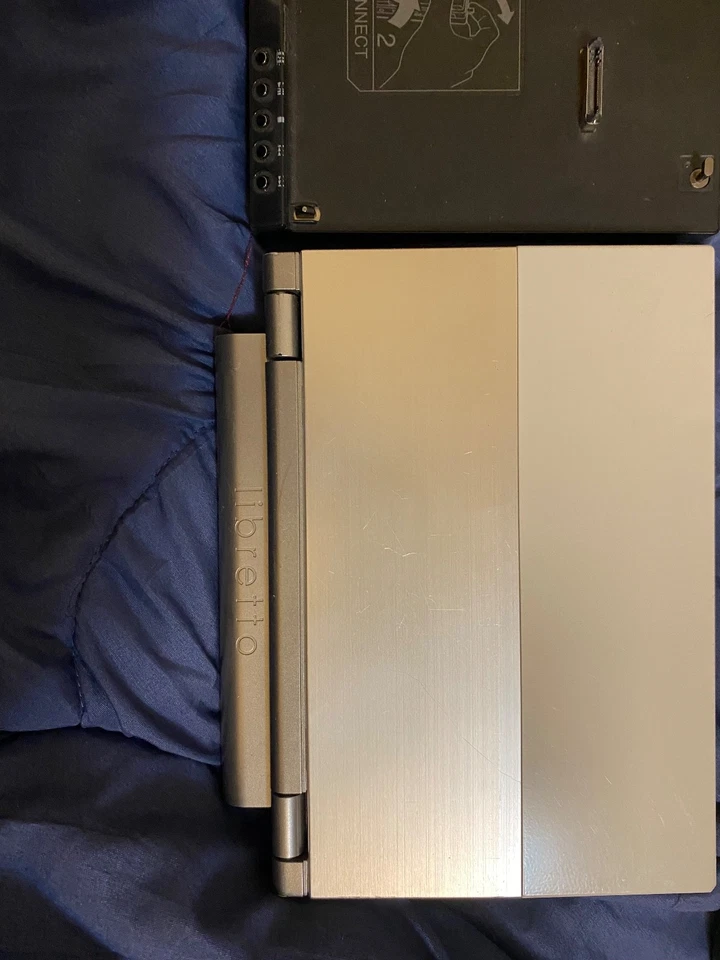 Toshiba Libretto U100 PLU10C-00H00E con accesorio reproductor de DVD Foto 1 de 4