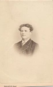 Vintage CDV Portrait Photograph Of Handsome Young Man - Picture 1 of 2