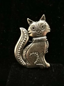 NEWPRO CAT BROCHE METAL PLATEADO PIN VINTAGE ESTATE - Imagen 1 de 6