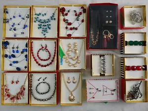 Nuovo Lotto Confezione da 16 Orecchini Grande Scatola Negozio Gioielli Collana Bracciale Spilla 504 - Foto 1 di 12