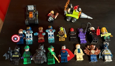 LEGO DC/Marvel Lote de Minifiguras Batman, Superman, Acertijo, Iron Man, ¡y más! Foto 1 de 3