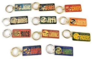 Portachiavi NFL Vintage Nuovo Vecchio Stock anni '90 Ciondolo Metallo 2,25" SCEGLI LA TUA SQUADRA!! - Foto 1 di 12