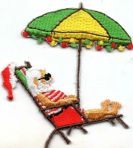 WEIHNACHTSMANN AUF STRANDKORB Bügelbild Patch Weihnachten Weihnachtsmann - Bild 1 von 2