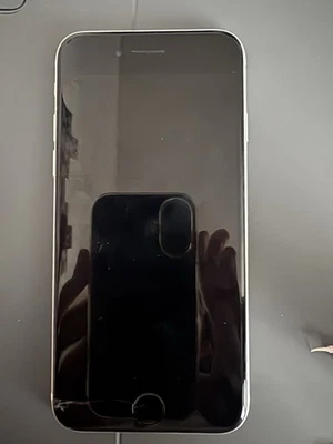 iPhone SE 2. Generation 128 GB ohne Simlock - Bild 1 von 4