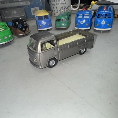 Autobús de hojalata vintage VOLKSWAGEN CKO último modelo cabina simple Foto 1 de 4