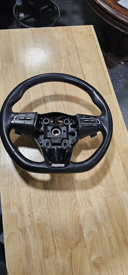 Volante Kia Stinger 2018-2021 con interruptor de control de crucero OEM 56100J5310 Foto 1 de 4