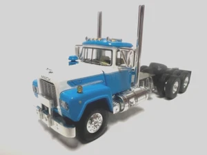 DCP FIRST GEAR 1/64 SCALE R MODEL MACK DAY CAB, BLUE & WHITE, DECK PLATE ADDED - Picture 1 of 6