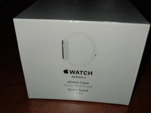 Apple Watch Series 2 42 mm Case Silver Aluminum Sports Band White New In Box - Zdjęcie 1 z 3
