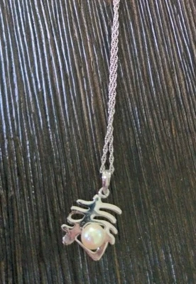 Sterling Silver Japanese Symbol Adorned With A Genuine Pearl Disney Epcot Japan  - Image 1 of 4