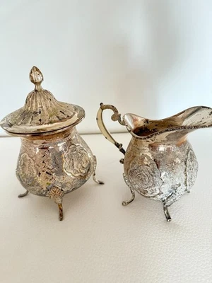 VINTAGE SILVER PLATED CREAMER AND SUGAR BOWL WITH LID - Image 1 of 4