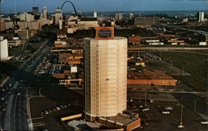 St. Louis,MO RODEWAY INN Market Street Birds Eye View Missouri Postcard - Picture 1 of 2