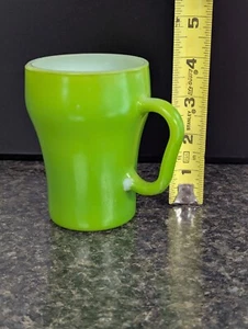 Taza de café blanca verde Fire King Oven Ware rara de colección *LEER* - Imagen 1 de 5