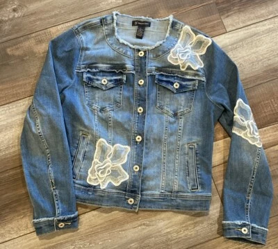 INC Raw Edges Denim Moto Jacket Size Large Flower Lace Appliqué Gorgeous - Imagem 1 de 4