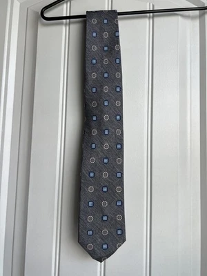 Saks Fifth Avenue Gray, Blue, Brown Flower Design Designer Tie Silk Necktie - Imagem 1 de 2