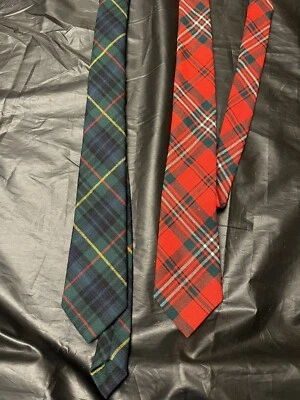 Corbatas 100% lana nueva hechas en Escocia.  2 corbatas rojas a cuadros y 1 verde a cuadros Foto 1 de 4