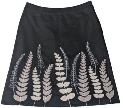 Falda negra de algodón forrada con hojas bordadas Boden - Mujer 12L Usada en Excelente Condición Foto 1 de 4