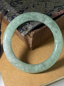 Brazalete de jade moteado verde Celadon. Peso: 58,7gr. Circunferencia: 21cm. - Imagen 1 de 5