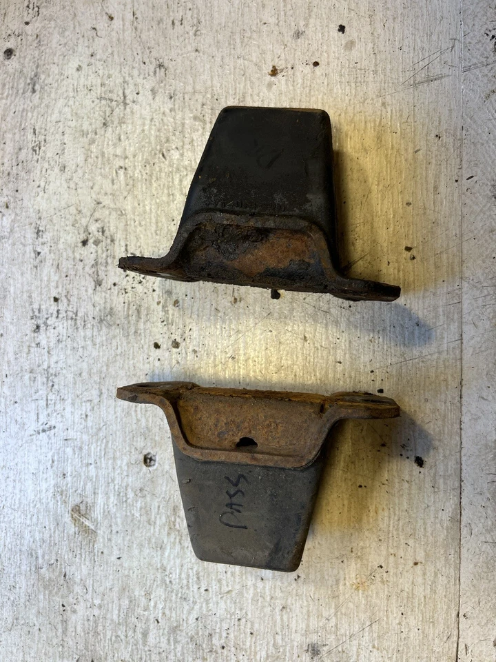 Parachoques de cuadro delantero Toyota Land Cruiser FJ60 Foto 1 de 1