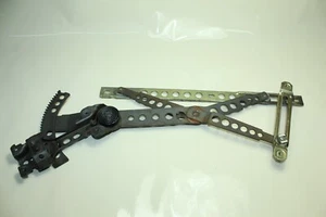 Mercedes Benz W123 Window Regulator Manual Front Right 1237200446 - Picture 1 of 4