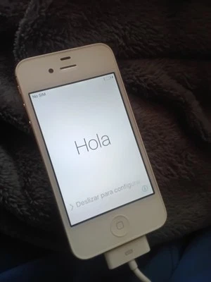 iPhone 4s (wenig benutzt) mit vielen, teils originalverpackten Extras - Bild 1 von 4