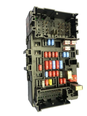 2016-2020 CADILLAC ESCALADE FRONT LEFT INTERIOR CABIN FUSE JUNCTION BOX 84114432 - Изображение 1 из 4