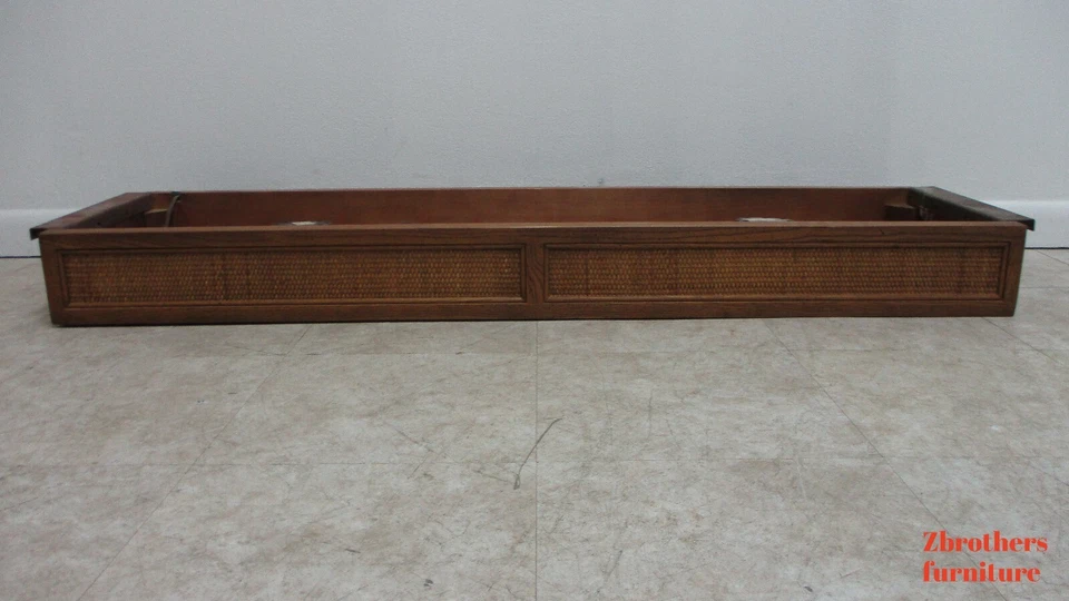 Puente de luz con dosel de artefactos de campaña Henredon  Foto 1 de 4