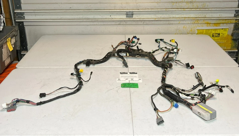 Arnés de cableado de tablero Cummins 2007,5 Dodge Ram 6,7 L P68045555AB Foto 1 de 4