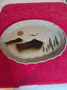 CAZUELA NEHER STUDIO POTTERY FIRMADA 1986 PINTADA A MANO ESCENA DE MONTAÑA 10X8X1 - Imagen 1 de 8