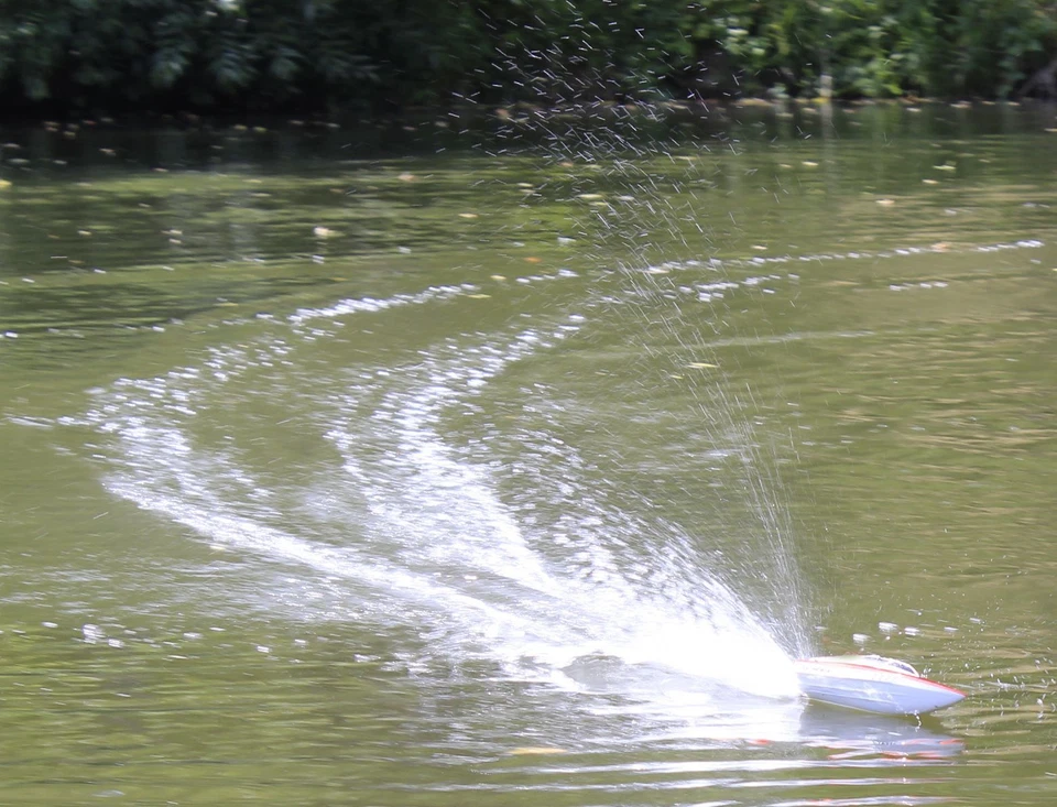 RC Renn - Power Boot 20Km/H SCHNELL Länge 35cm "Ferngesteuert 2,4GHz" H102 - Bild 1 von 4