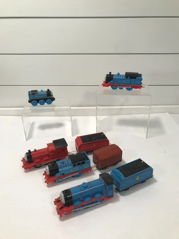 Thomas The Train Mixed Lot Thomas James Gordon 5 Piece Motorized And Wood Cover