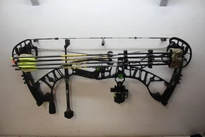 Hoyt Ventum Pro 30, 60-70# 25-30" Rh FULLY LOADED!! BLACK GOLD Sight Etc W/ CASE - Picture 1 of 18