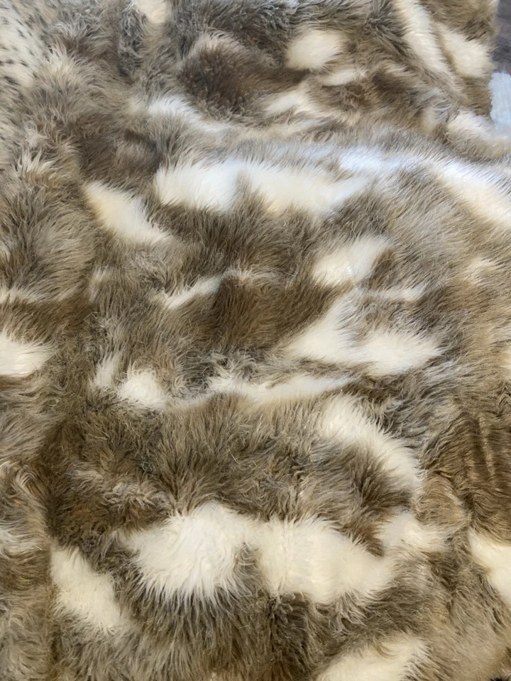 Dennis Basso Home Faux Fur Throw Blanket 60” by 50” Mint Cond- Used For Decor. - Image 1 of 4