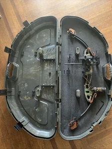 Alpine Archery Hunting Bow With Case - Picture 1 of 5