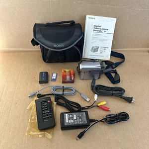 Videocamera Handycam Sony DCR-TRV22 MiniDV con nastro, cavi, memory stick - FUNZIONA! - Foto 1 di 11