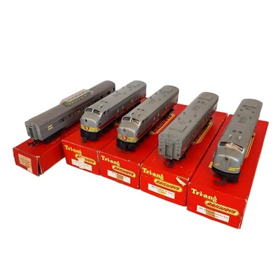 Tri-ang Transcontinental Diesel Loco R55/R57 B Unit Coach R58 And Vista-Dome R25 - Image 1 of 4