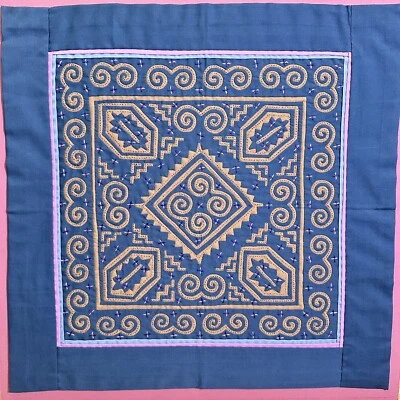 De colección Pa Ndau Hmong Púrpura Aguja Arte Textil Diseño Floral Étnico Foto 1 de 4