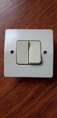 LEGRAND NEPTUNE  interrupteur Double va et vient - Bild 1 von 3