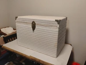 A Beautiful 28"X 16"X 19" Vintage White Wicker Hinged Storage Trunk - Picture 1 of 24