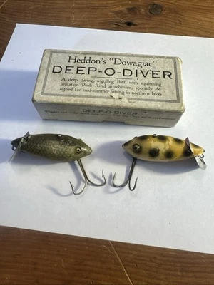 Caja de introducción Heddon’s Deep O Diver Dowagiac con 2 cebos que entraron en ella Foto 1 de 4