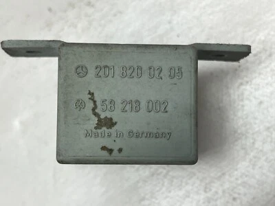 MERCEDES BENZ 190 W201 Centralina Gancio Di Traino Relè 2018200205 D624 - Immagine 1 di 4