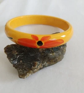 Yellow Creamcorn Bakelite Bangle Bracelet Vintage Orange Flower 1/2" EXTRA NICE - Picture 1 of 12