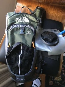 The North Face Flight Series: Dogfish hyrdation pack With bladder 70 OZ - Picture 1 of 11