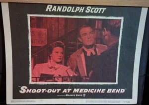 SHOOT-OUT AT MEDICINE BEND originale Lobby Card Randolph Scott, Angie Dickinson - Foto 1 di 1