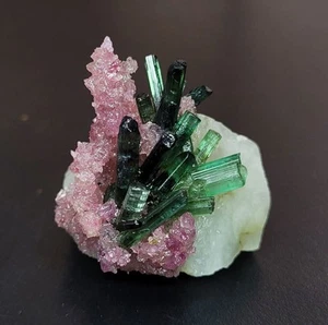 Piedras preciosas ásperas multiturmalina cruda matriz de turmalina 100 % natural de 118 quilates - Imagen 1 de 6