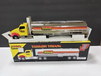 Semirremolque cisterna Road Champs Pilot Travel Centers juguete nuevo caja abierta Foto 1 de 4